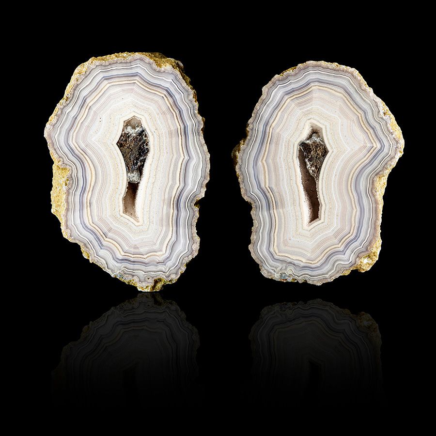 Lot 27. Beautiful Laguna Shadow Agate "Split." Estimate: $600 - $800