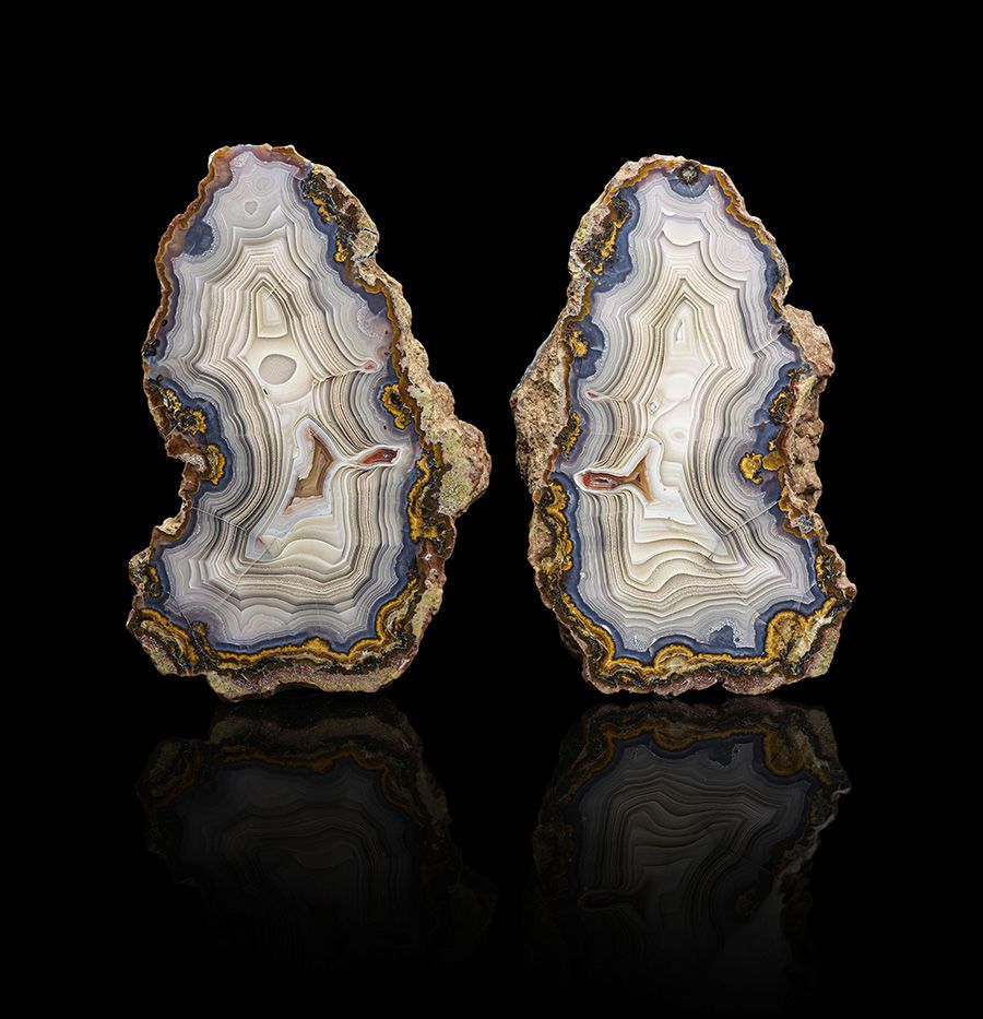 Lot 5. Exceptionally Fine, Large and Impressive Laguna Agate "Split." Estimate: $2,000 - $4,000