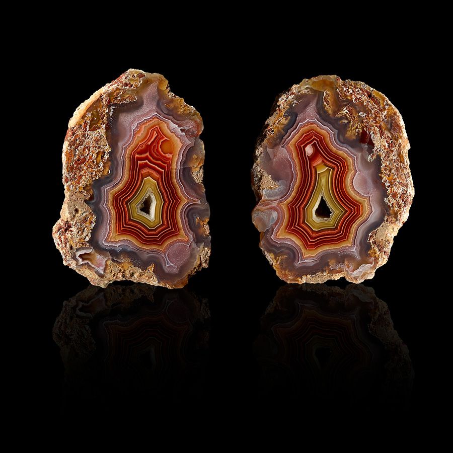 Lot 1. Colorful Laguna Agate "Split." Estimate: $1,500 - $2,000