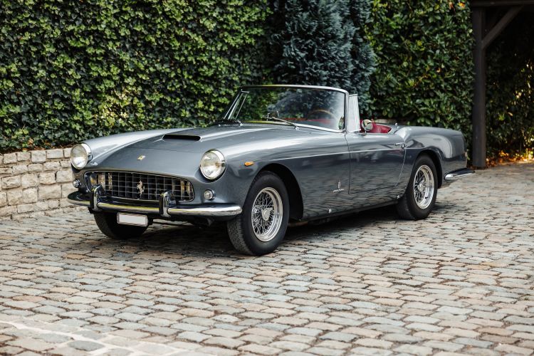 ミニカー KESS modena 250gt Ferrari 1961 closed 25251784-1-38-1-750x500.jpg