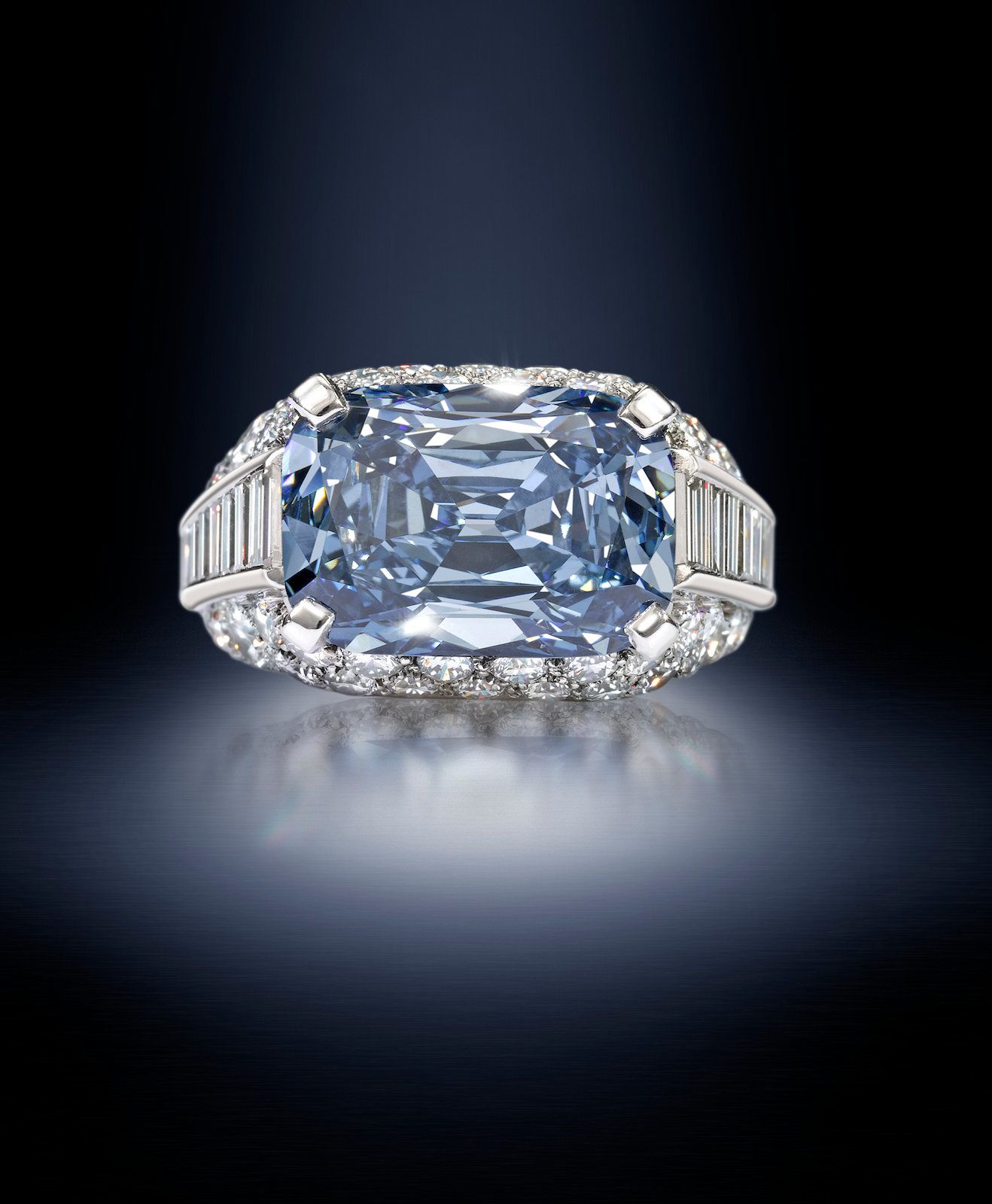Bonhams : An important fancy deep-blue diamond 'Trombino' ring,