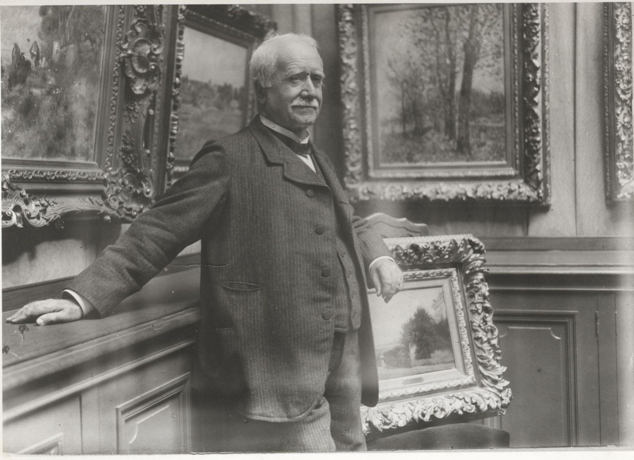 Portrait of Paul Durand-Ruel (1831-1922) in his gallery, c. 1910. Private Collection. © Heritage Images / Fine Art Images / akg-images 