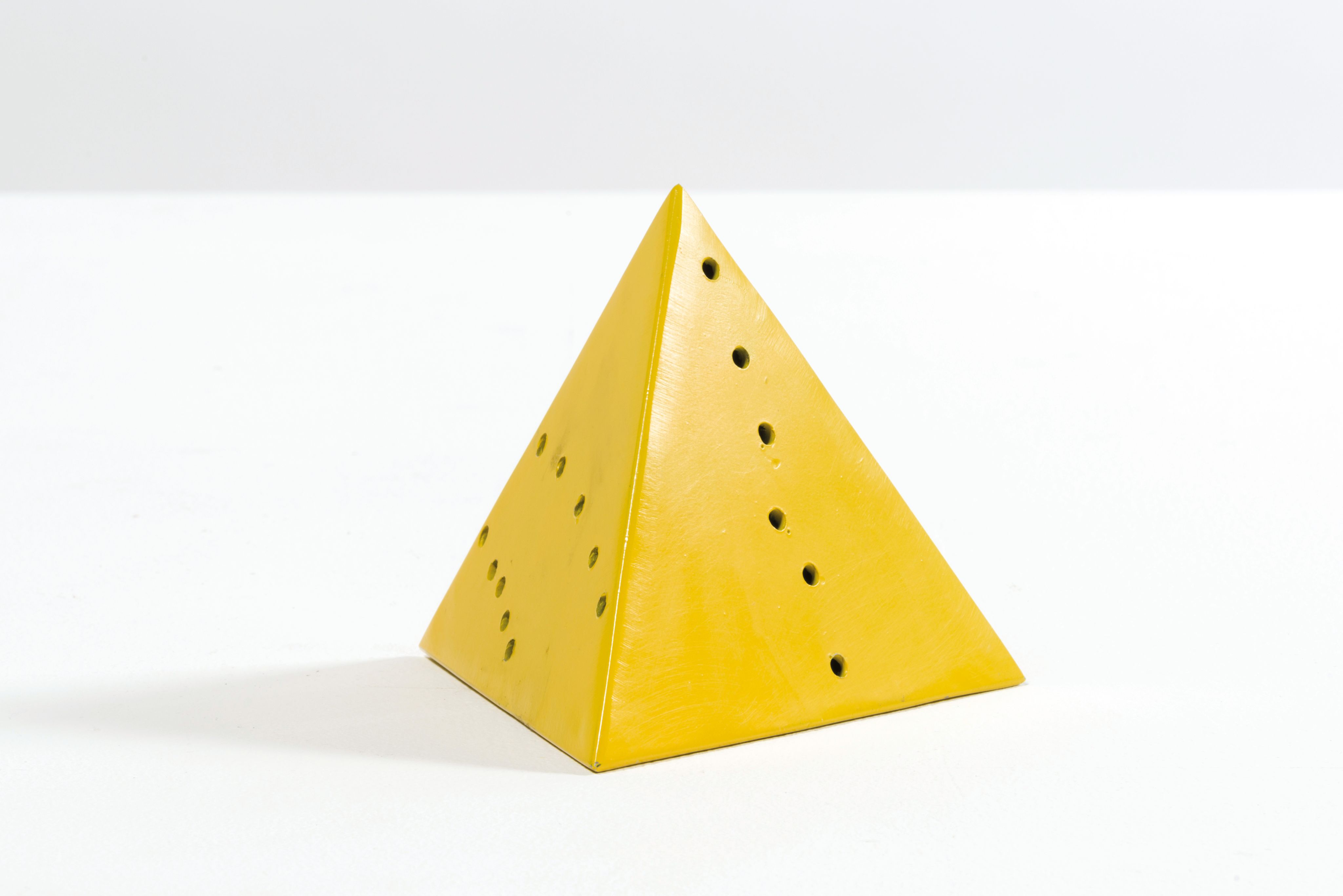 Lot 79. Lucio Fontana, Pyramides, Circa 1967, Sculpture-Multiple. Estimate: €4,000-6,000